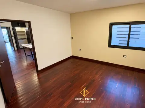 Oficina 4 ambientes con 1 baño