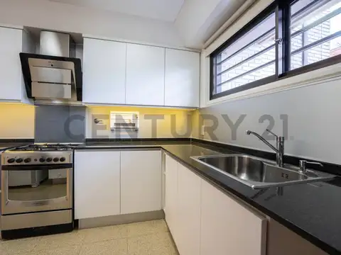 Casa 6 ambientes con 4 baños