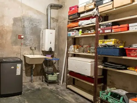 Venta- Casa 5 amb. Bernal- COCHERA Y PARRILLA