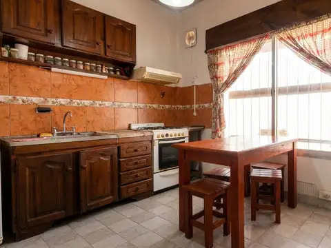 Casa 5 ambientes con 1 baño