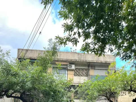 Venta PB de 2 dormitorios y patio - Buenos Aires 1800