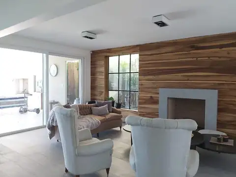 Casa 7 ambientes con 5 baños