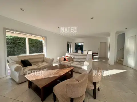 Casa 5 ambientes con 3 baños
