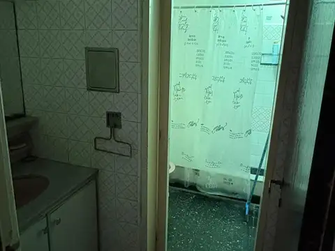 4 400