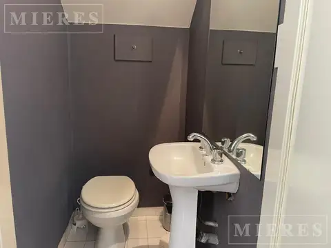 Casa 4 ambientes con 2 baños