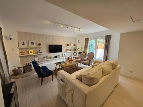 Casa 8 ambientes con 5 baños