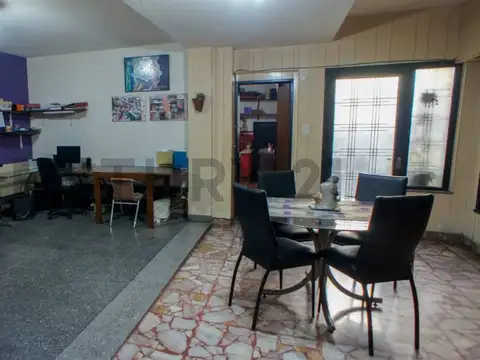Departamento 8 ambientes con 3 baños