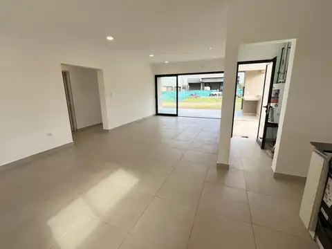 Casa en Alquiler con 1 cochera