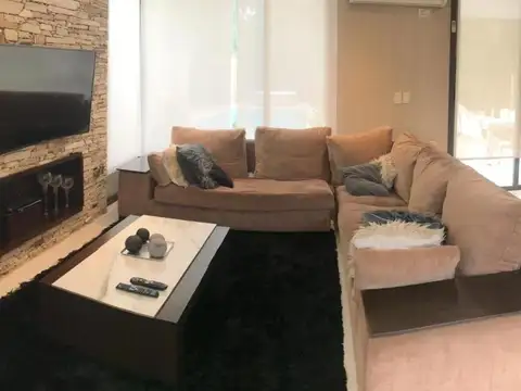 Casa 6 ambientes con 5 baños