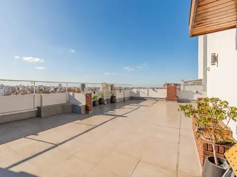 VENTA Departamento Penthouse 4 ambientes terraza y quincho cochera frente al Parque Chacabuco