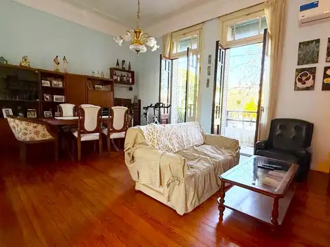 Venta Casa en Block 8 Ambientes 2 Plantas Cochera Terraza en Parque Patricios