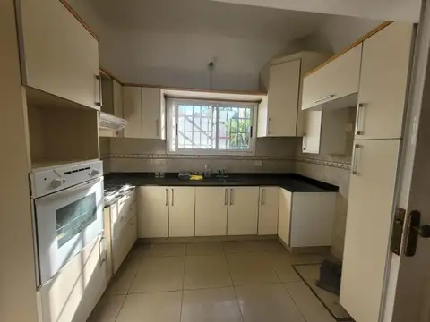 Casa en Alquiler con 1 cochera