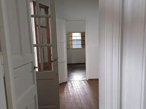 VENTA CASA  2  DORMITORIOS MAS COMODIN O TERCER DORMITORIO