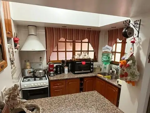 Casa en Venta con 4 cocheras