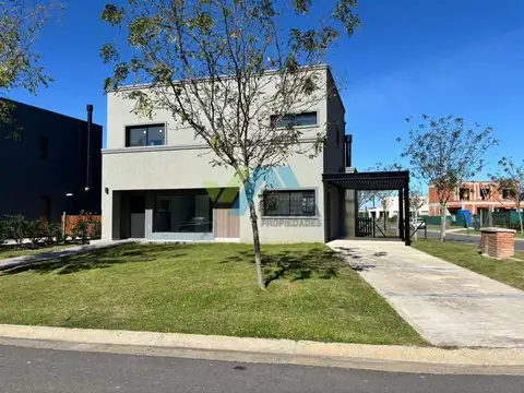 ALQUILER ANUAL CASA DESARROLLADA EN 2 PLANTAS 1500