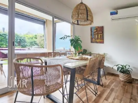 Casa 4 ambientes con 2 baños
