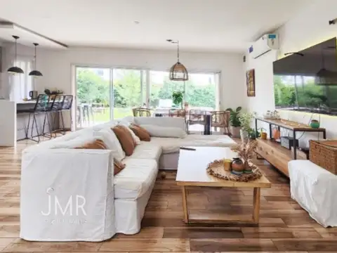 Casa en Los Arces | Excelente Estado y Calidad Constructiva | 410 m² Lote | Pileta