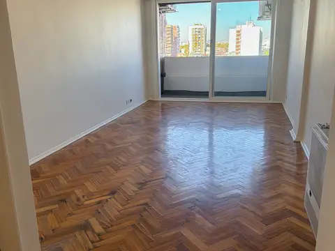 Departamento de 4 ambientes con vista abierta en pleno centro de Martínez