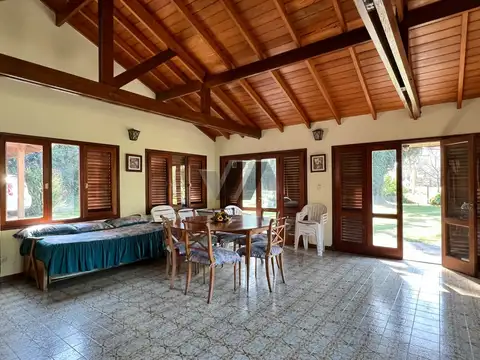 Casa 5 ambientes con 3 baños