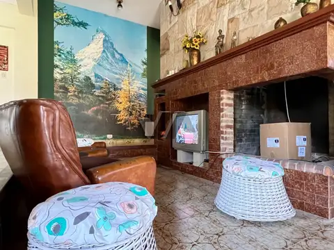 Casa con 4 dormitorios. Gran jardin. Bosque Peralta Ramos.