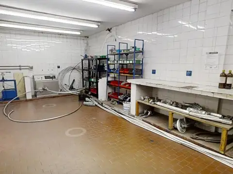 GALPON INSDUSTRIAL SALIDA A 2 CALLES