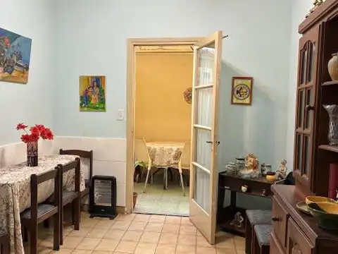 PH  en planta baja de  3 ambientes con patio en Villa Gral Mitre