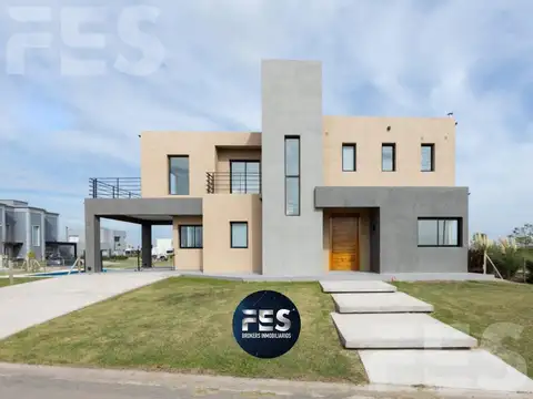 VENTA CASA 5 AMB A ESTRENAR CON PISCINA - BARRIO HORIZONTES AL SUR