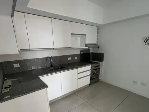 VILLA LURO. DANTE 100. DEPTO 3 AMBIENTES FRENTE CON BALCON  Y COHERA..