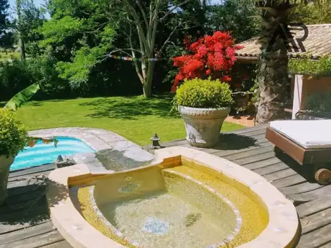Casa en venta c/ cochera en Jardines de Córdoba
