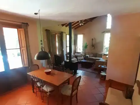 Casa en venta c/ cochera en Jardines de Córdoba