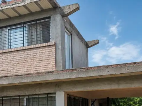 EXCELENTE CASA EN FUNES, RECIBE PERMUTA