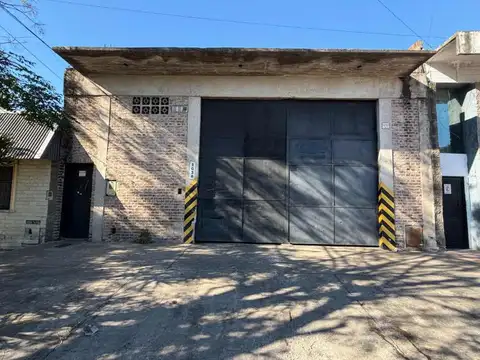 Galpón en Venta de 300m2 sobre lote de 10x43 en Quilmes