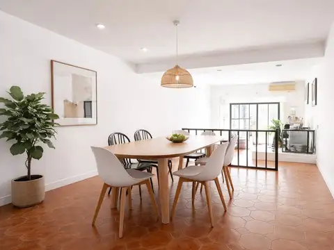 CASA 5 AMBIENTES  DEPENDENCIA  JARDIN  COCHERA
