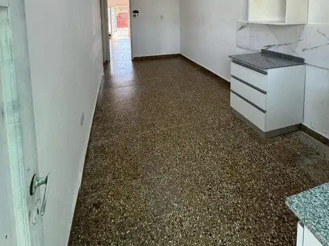 CASA A LA VENTA 2 DORMITORIOS, 2 CUADRAS BV LOS GRANADEROS