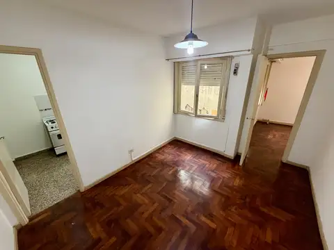 DEPARTAMENTO 2 AMBIENTES LATERAL .-