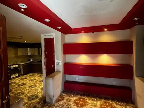 Casa 8 ambientes con 3 baños