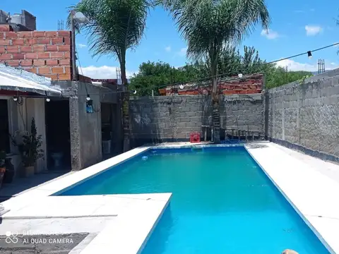 SE VENDE CASA AMPLIA/VERSATIL STA ROSA VALLEVIEJO