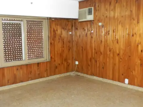 Casa en alquiler en Luis Guillon  disponible febrero