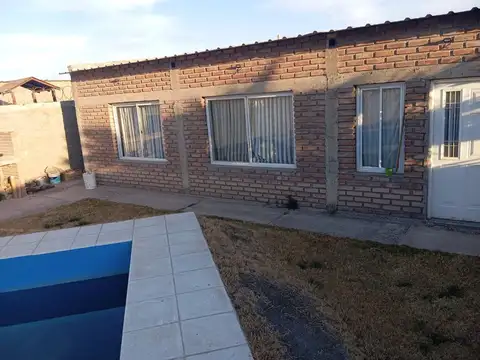 Casa 6 ambientes con 2 baños