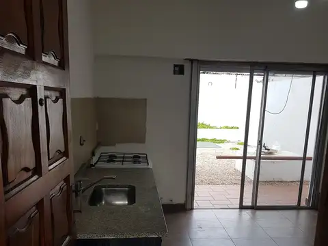Depto Tipo Casa en Alquiler en Lanús Este, $ 450.000