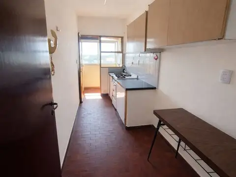 3 ambientes luminosos, con balcón vista abierta