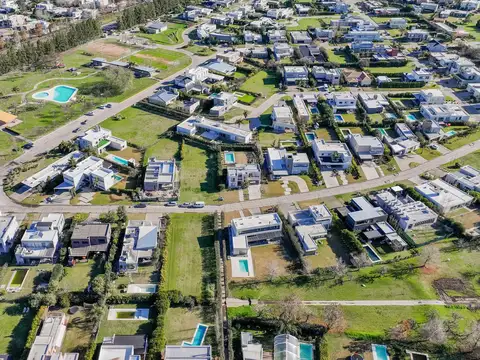 Terreno en Venta 20  mts Fondo