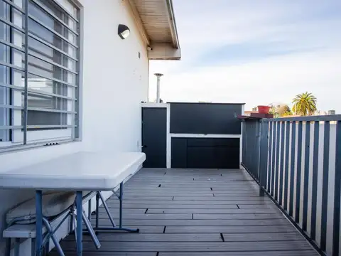 PH en  primero piso por escalera de 3 ambientes