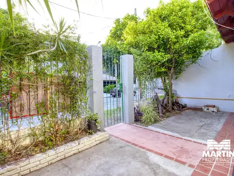 Casa en Venta de 4 ambientes en Martínez, con 2 Departamentos, Patio y Parrilla