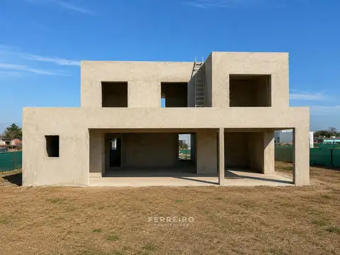 Casa 5 ambientes con 4 baños