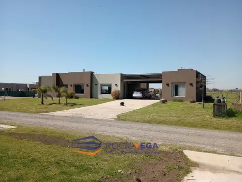 Casa a la  venta  en Comarcas de Lujan,  Barrio San Roque