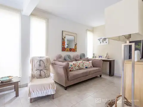 Casa 8 ambientes con 2 baños