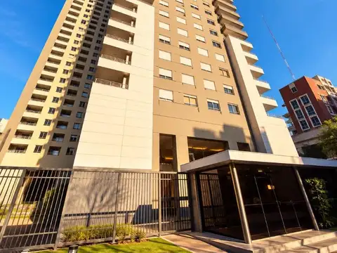 Con muebles- Piso alto- 3 amb. c/cochera - Torre Ruggieri