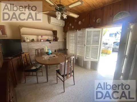 CASA DOS DORMITORIOS MUY BUES ESTADO EN VILLA ELISA