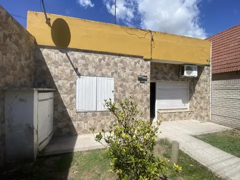 CASA DOS DORMITORIOS EN VILLA ELISA